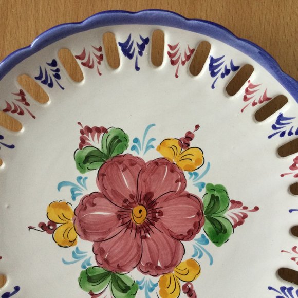 Beautiful hand- painted plate made in Portugal 20cm diameter - Picture 2 of 5